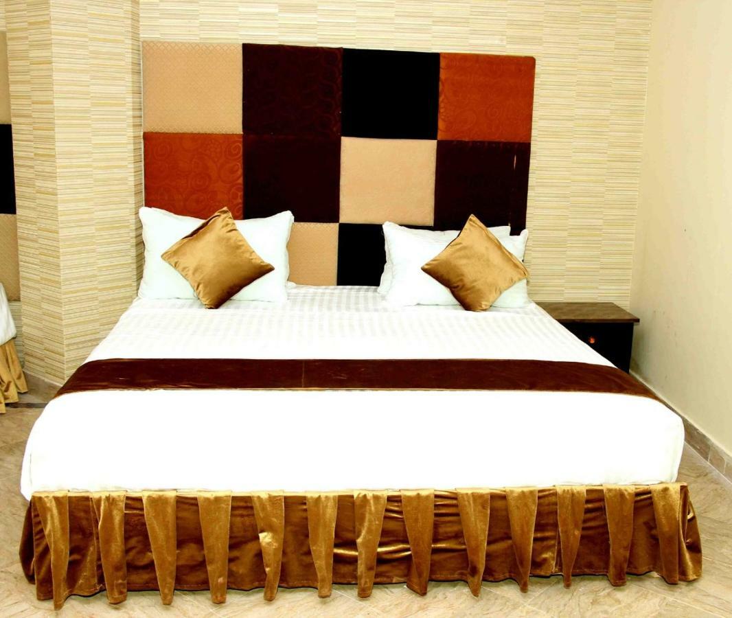 Premier Inn Gulberg Lahaur Zewnętrze zdjęcie