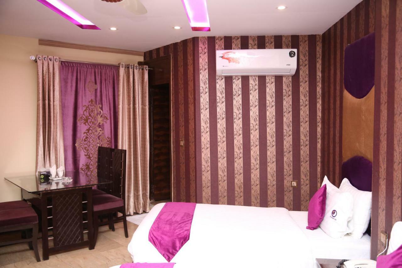 Premier Inn Gulberg Lahaur Zewnętrze zdjęcie