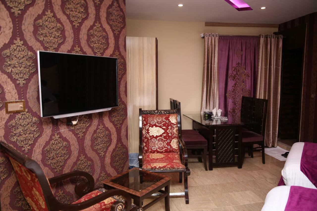 Premier Inn Gulberg Lahaur Zewnętrze zdjęcie
