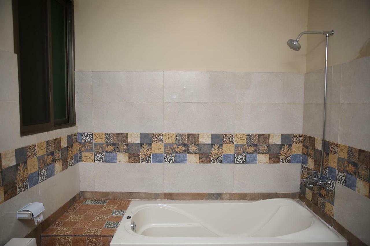 Premier Inn Gulberg Lahaur Zewnętrze zdjęcie
