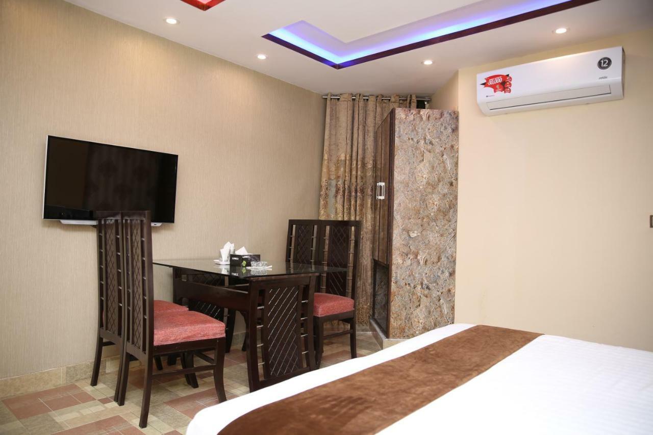 Premier Inn Gulberg Lahaur Zewnętrze zdjęcie