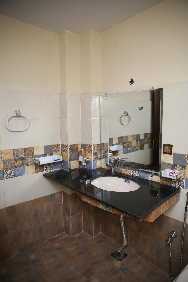 Premier Inn Gulberg Lahaur Zewnętrze zdjęcie